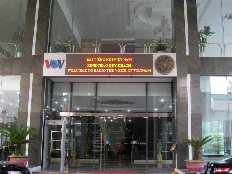 Kanal televisi MN dari VOV memberikan 900 CD buku untuk kaum tuna netra